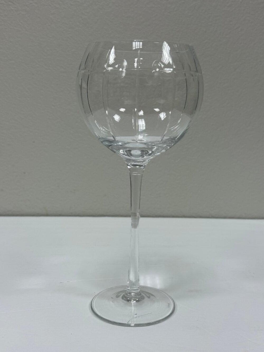 Lenox Staccato Balloon Wine Glass. KT203